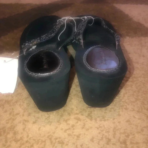 NWT/Incognito wedge flip flops - Picture 4 of 5